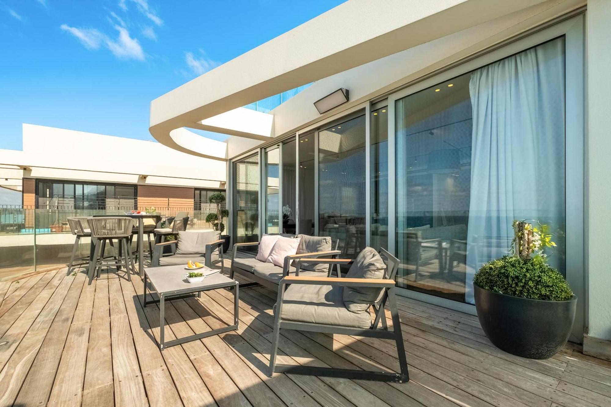 Penthouse 3Br + Roof Top + Parking - On The Beach Haifa Exterior foto